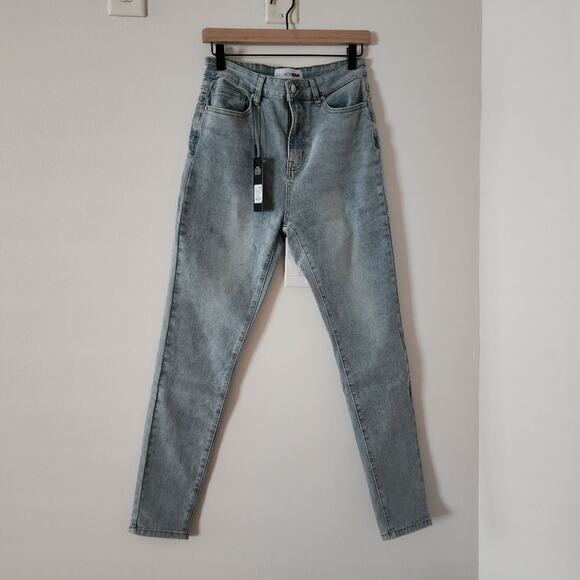 San Diego Sculpting High Rise Stretch Skinny Jeans - Light Wash - Picture 4 of 5